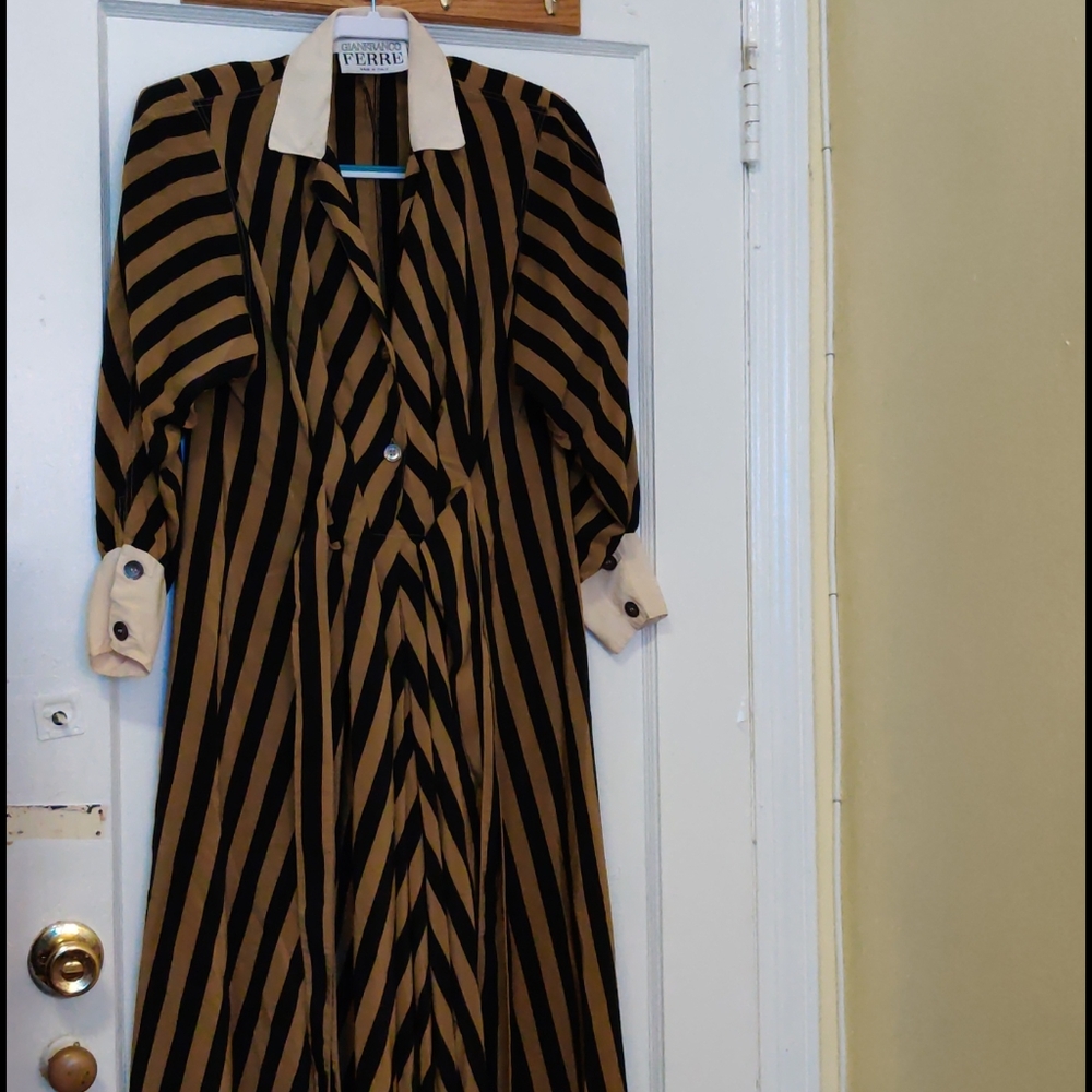 Dress - Picture 2 of 4